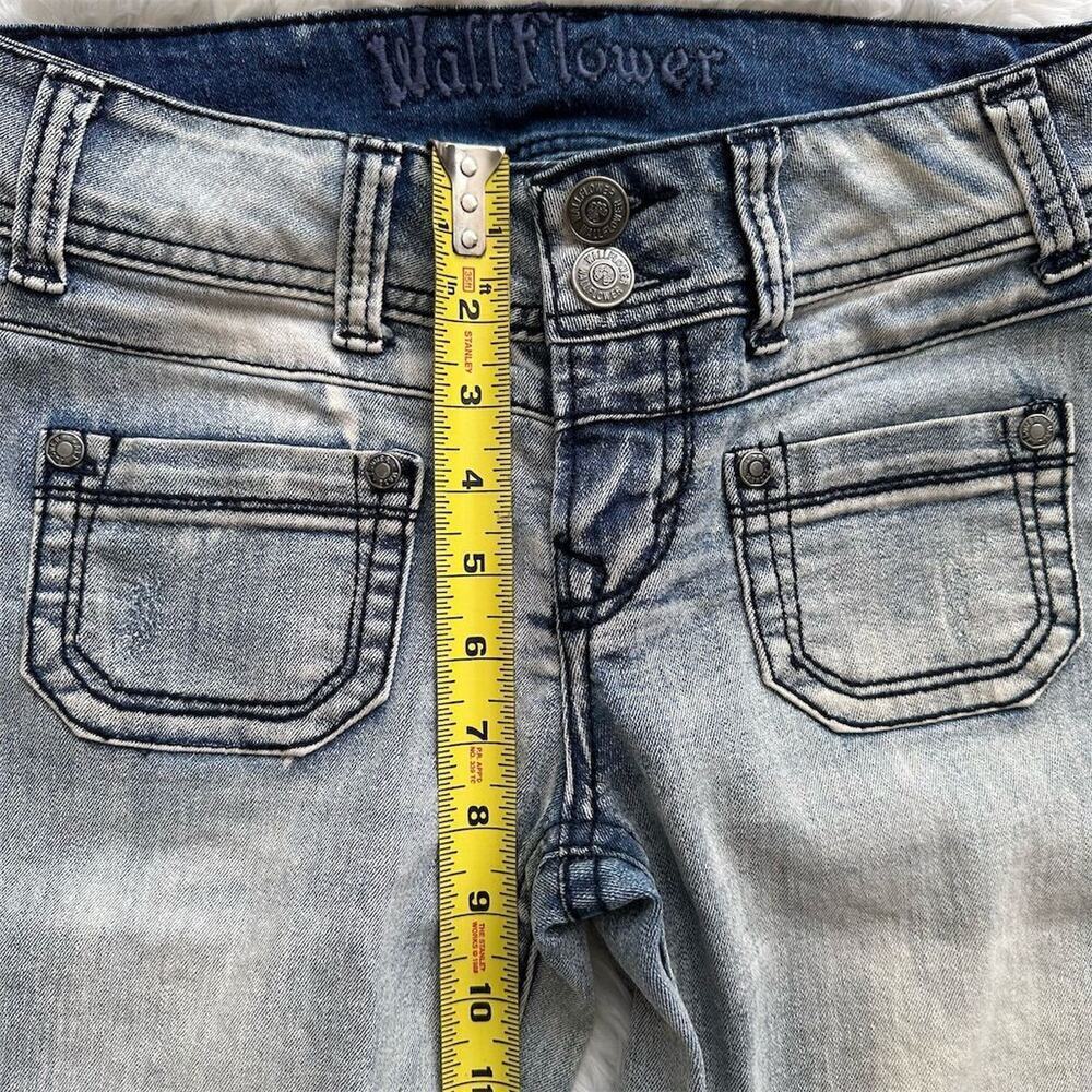 🌸3/$15🌸 WALLFLOWER Women's Bootcut Jeans Medium Wash Gray Denim Flared Size 28 - Picture 13 of 16